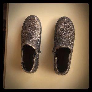 A Michel kors glittery shoe that is a size 7.5-8